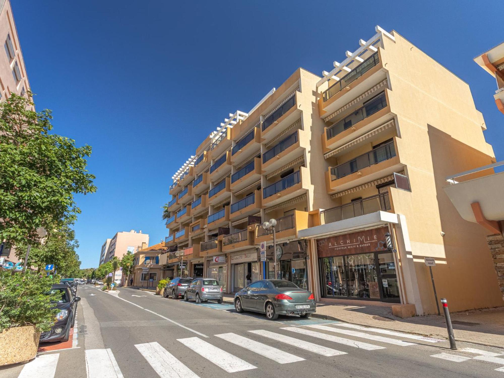 Apartment Saint James-13 By Interhome Le Lavandou Bagian luar foto