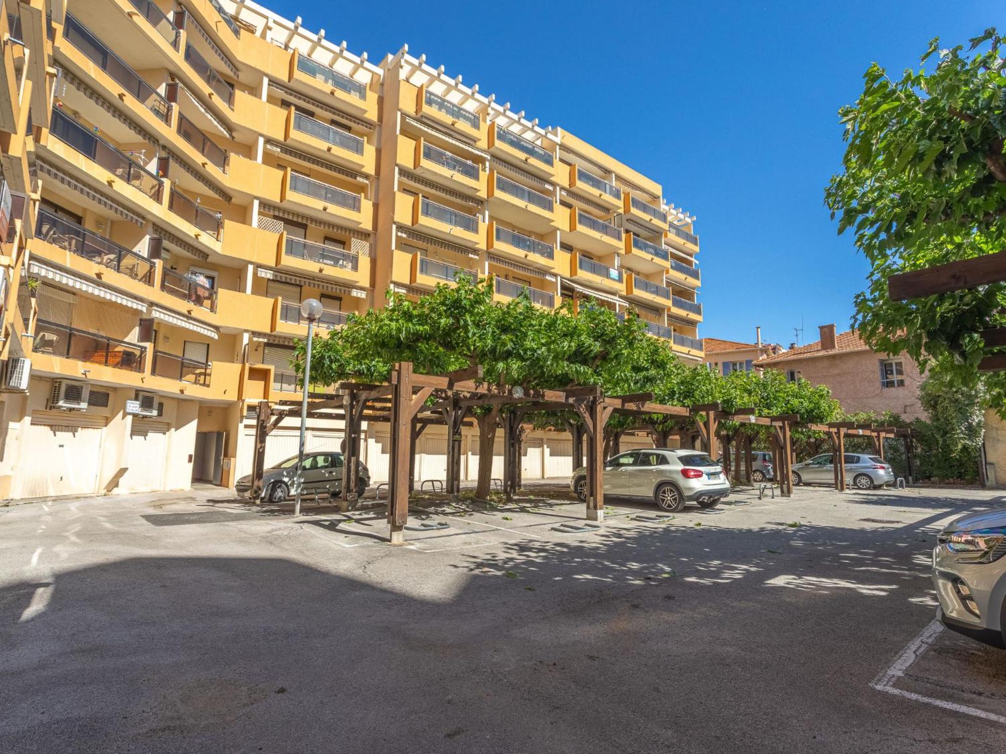 Apartment Saint James-13 By Interhome Le Lavandou Bagian luar foto